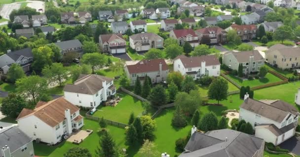 Vista aérea de um bairro de luxo no suburbano de Chicago — Vídeo de Stock