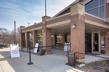 Deefield, Illinois 'de yeni açılan bir Covid-19 aşı merkezi şu anda mevcut..