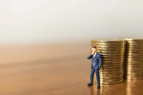 Business Money Investment Planning Concept Uomo Affari Figura Miniatura Gente — Foto Stock