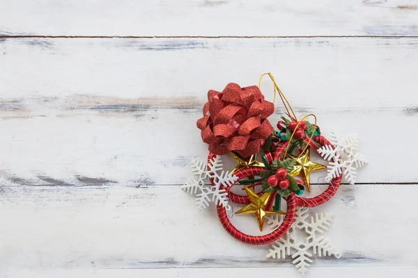 Kerst Feestdagen Concept Bovenaanzicht Van Kerstversiering Accessoires Oude Houten Plank — Stockfoto