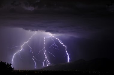 tucson vadide yıldırım