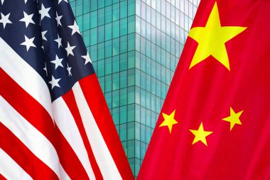 ABD ve Çin bayrağı yakın plan. Devletlerin politik ve ekonomik ilişkileri kavramı. Yaptırımlar