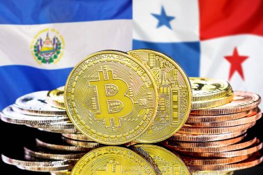 El Salvador ve Panama 'daki kripto para birimi ve engelleme teknolojisi yatırımcıları için konsept. El Salvador ve Panama bayrağının arka planında bitcoinler