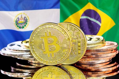 El Salvador ve Brezilya 'daki kripto para birimi ve blok zinciri teknolojisi yatırımcıları için kavram. El Salvador ve Brezilya bayrağının arka planında bitcoinler