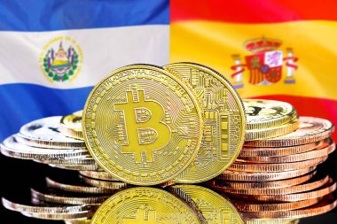 El Salvador ve İspanya 'daki kripto para birimi ve engelleme teknolojisi yatırımcıları için konsept. El Salvador ve İspanya bayrağının arka planında bitcoinler