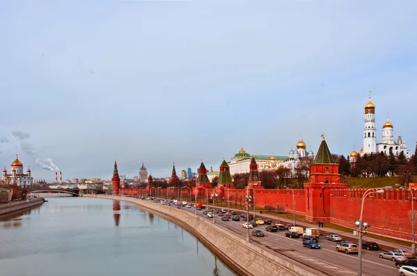 Moscú Turismo Kremlin vista al río —  Fotos de Stock