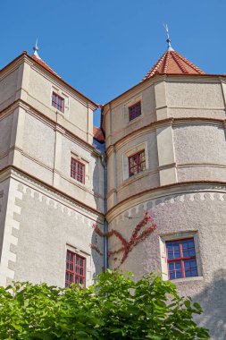 Dresden yakınlarındaki Saksonya Almanya 'daki Scharfenberg Kalesi' nin muhteşem cephesi