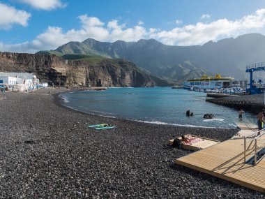 Puerto de las Nieves, Agaete, Gran Canaria, Kanarya Adaları, İspanya 17 Aralık 2020: Limanı ve Porto de las Nieves limanı, geleneksel balıkçı köyü manzarası