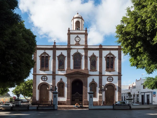 Eglise Notre-Dame de la Conception à Agaete, ville de la côte nord-ouest de Gran Canaria. Bâtiment d'architecture religieuse. Journée ensoleillée, Îles Canaries, Espagne — Photo