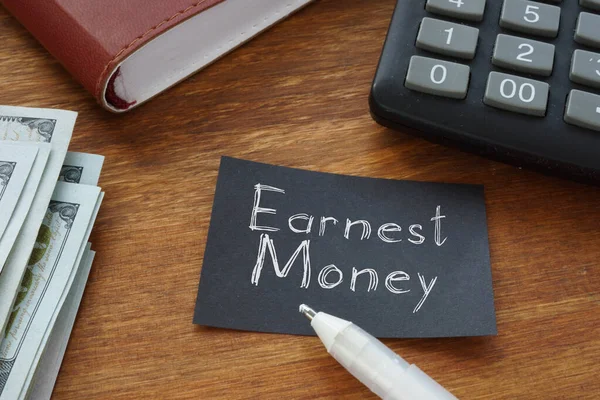 Earnest Money是用文字显示在商业照片上的 — 图库照片