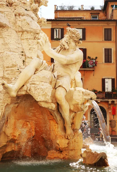 Detalj av springbrunnen av de fyra floderna på piazza navona, Rom — Stockfoto