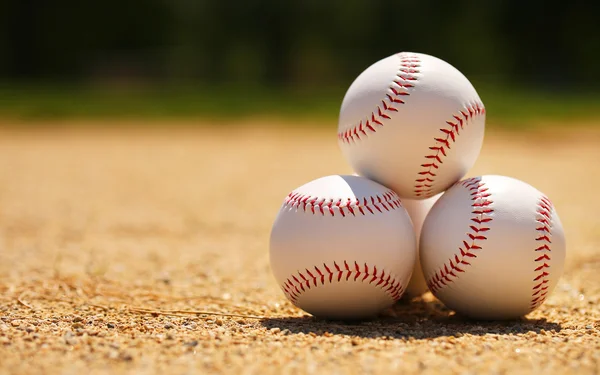 Baseball. Bälle auf dem Feld — Stockfoto