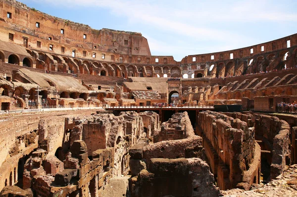 Insidan av colosseum i Rom, Italien — Stockfoto