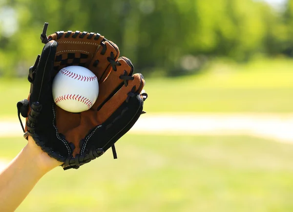 Hand of Baseball Payer with Glove and Ball over Field — Stock Photo, Image