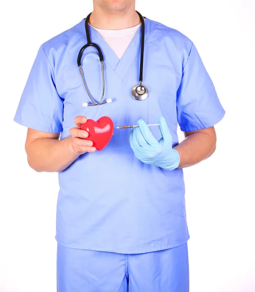 Médico con corazón y jeringa, aislado en blanco — Foto de Stock