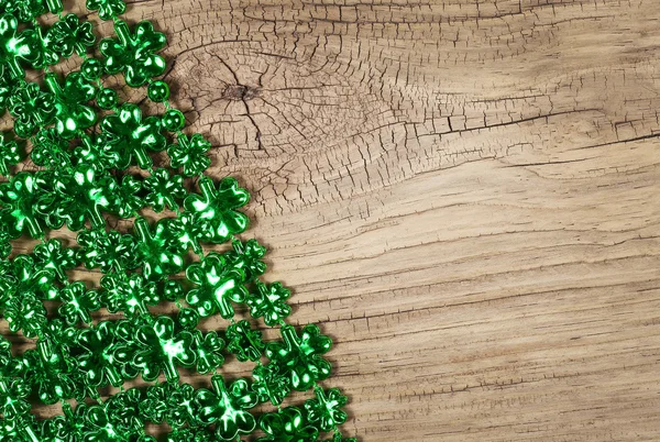 St. Patrick's Day. Liść koniczyny, błyszczące liście w kształcie — Zdjęcie stockowe