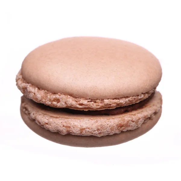 Macaron al cioccolato isolato su bianco — Foto Stock