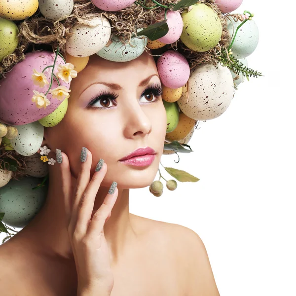 Mujer de Pascua. Chica de primavera con peinado de moda. Retrato — Foto de Stock