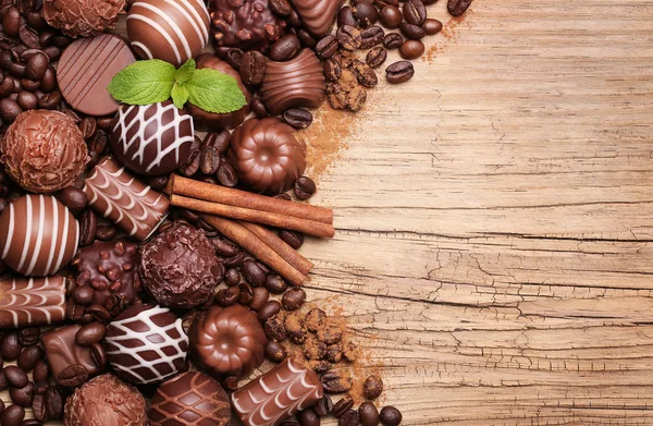 Cukierki czekoladowe. Zbiór pięknych trufle belgijskie — Zdjęcie stockowe