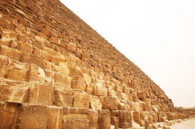 Büyük Piramit'in büyük bloklarını üssünde. Giza, Mısır