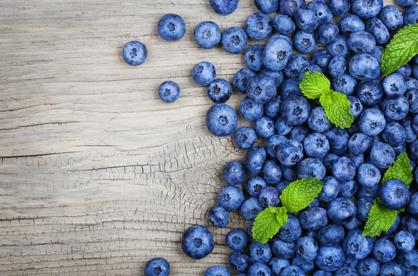 Blueberry na stare drewniane tła — Zdjęcie stockowe