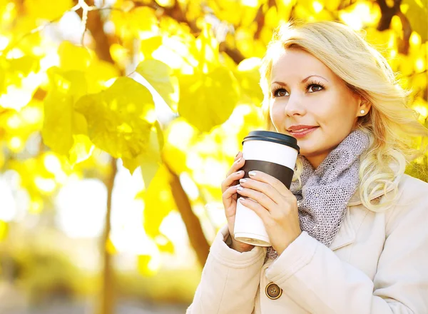 Autumn Woman with Coffee Cup. Fall. Blonde Beautiful Girl — Stock Photo, Image