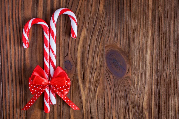 Рождественские конфеты с лентой — стоковое фото