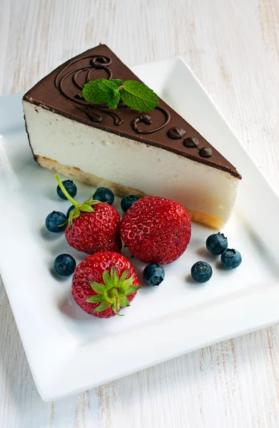 Pasta sufle veya peynirli kek çilek ile