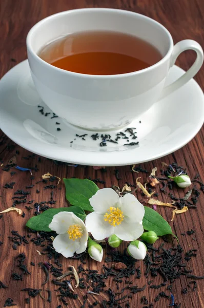 Té de jazmín con flor de hierba de jazmín —  Fotos de Stock