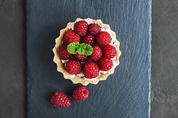 Törtchen mit Himbeeren — Stockfoto