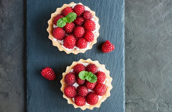 Törtchen mit Himbeeren — Stockfoto