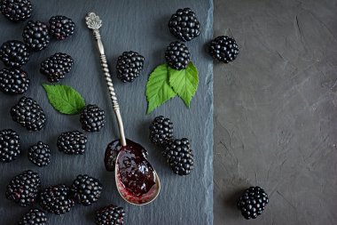 Taze böğürtlen ve reçel