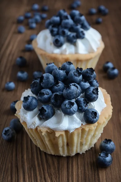 Tartlet com um creme e mirtilos — Fotografia de Stock