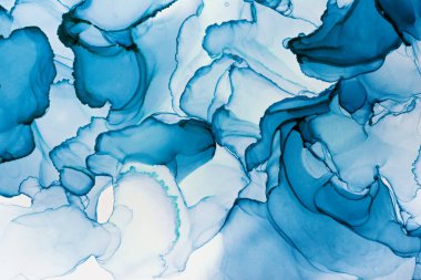 Mavi alkol mürekkebi, soyut doku, modaya uygun duvar kağıdı. Tasarım projesi için arka plan olarak davetiye veya tebrik kartları, el ilanı, poster, sunum, ambalaj kağıdı