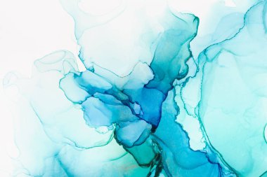 Mavi ve yeşil alkol mürekkebi, soyut doku, moda duvar kağıdı. Tasarım projesi için arka plan olarak davetiye veya tebrik kartları, el ilanı, poster, sunum, ambalaj kağıdı