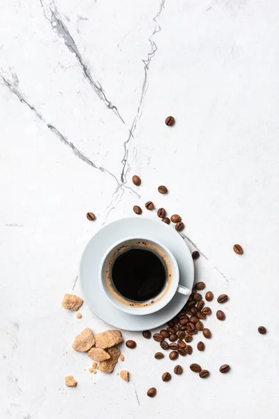 Bovenaanzicht Van Zwarte Koffie Witte Beker Met Rietsuiker Voor Ontbijt — Stockfoto