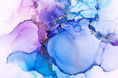 Mor, mavi ve parlak altın rengi alkol mürekkebi soyut desen, moda duvar kâğıdı. Tasarım projesi için arka plan olarak davetiye veya tebrik kartları, el ilanı, poster, sunum, ambalaj kağıdı