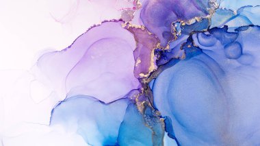 Mor, mavi ve parlak altın rengi alkol mürekkebi soyut desen, moda duvar kâğıdı. Tasarım projesi için arka plan olarak davetiye veya tebrik kartları, el ilanı, poster, sunum, ambalaj kağıdı