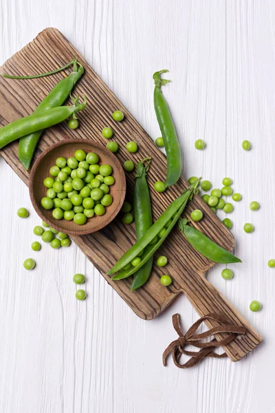 Top View Fresh Green Peas Bowl Healthy Nutrition Wooden Cutting — Stock Photo, Image