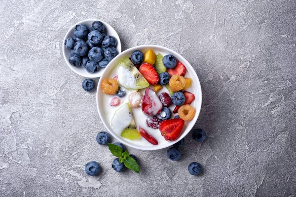 Natuurlijk Biologisch Voedsel Voor Een Gezond Voedzaam Leven Vers Fruitsalade — Stockfoto