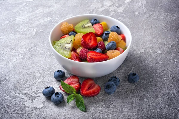 Natuurlijk Biologisch Voedsel Voor Een Gezond Voedzaam Leven Vers Fruitsalade — Stockfoto