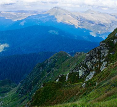 Dağ sırasının görüntüsü