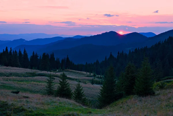 Solnedgång i bergen — Stockfoto
