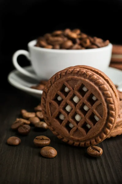 Cocoa cookies with coffee beans — Stock Photo, Image