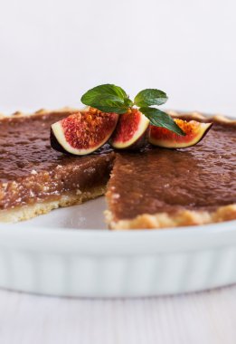 İncir ile çikolata karamel tart