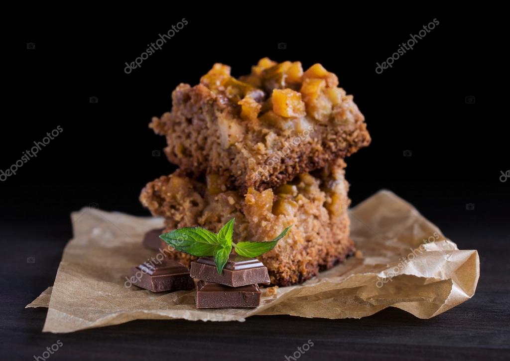 Gateau Au Chocolat Et Au Coing Sur Papier Parchemin Image Libre De Droit Par Viktoriya C