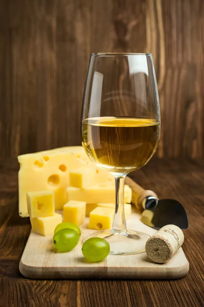 White wine with grapes and cheese — Stock Photo, Image