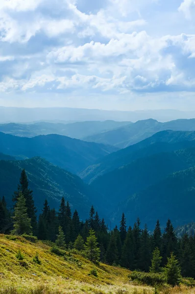 Mountain ridges of bright sunny day — Stock Photo, Image