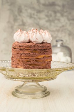 Katman kek kakao ve beze