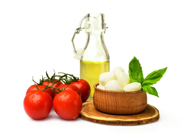 Ingredientes para Caprese: mussarela, tomate e óleo — Fotografia de Stock